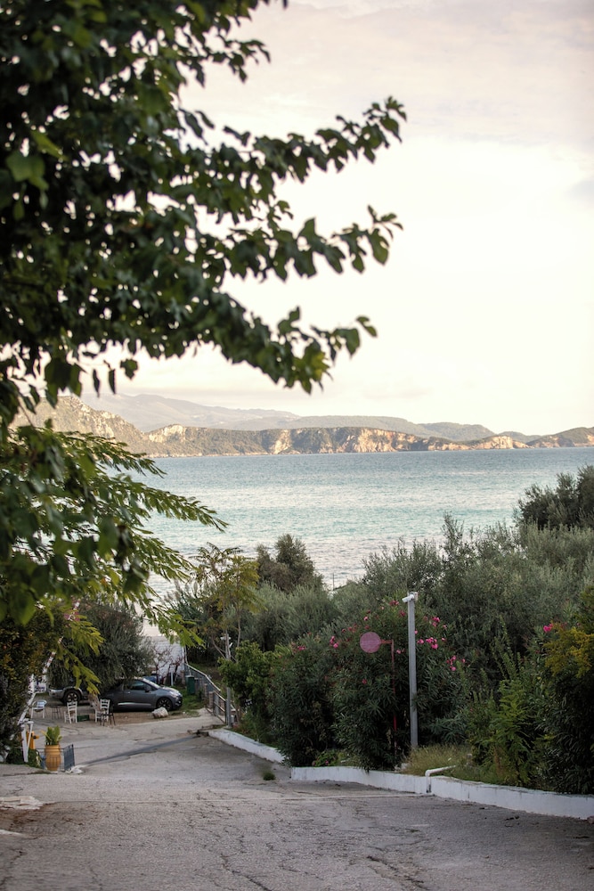 Enjoy Lichnos Bay Village Camping Hotel & Apartments 36/46