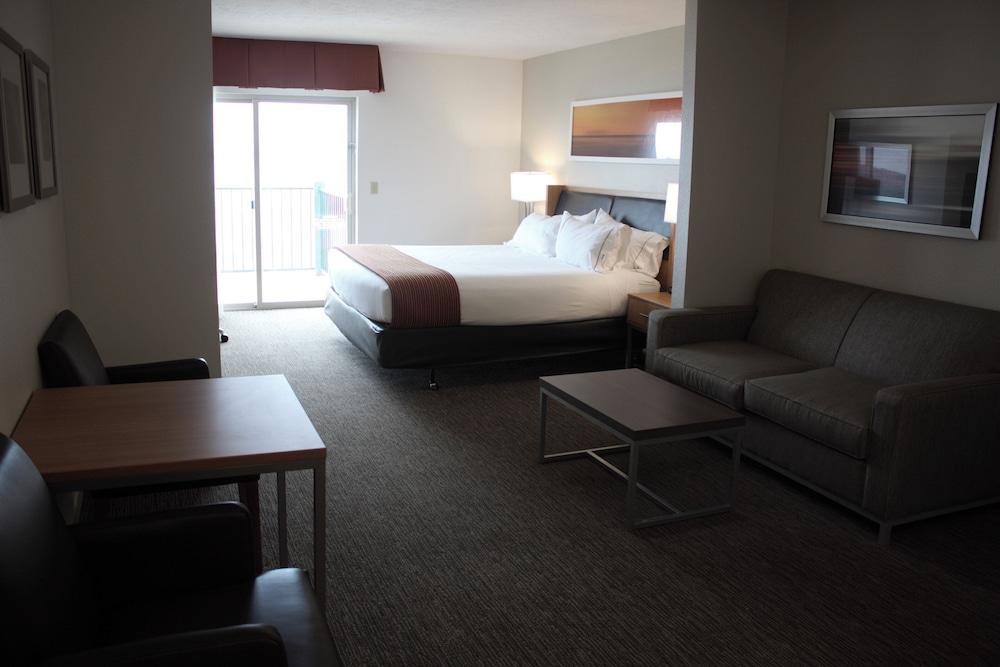 Holiday Inn Express Munising-Lakeview 28/68