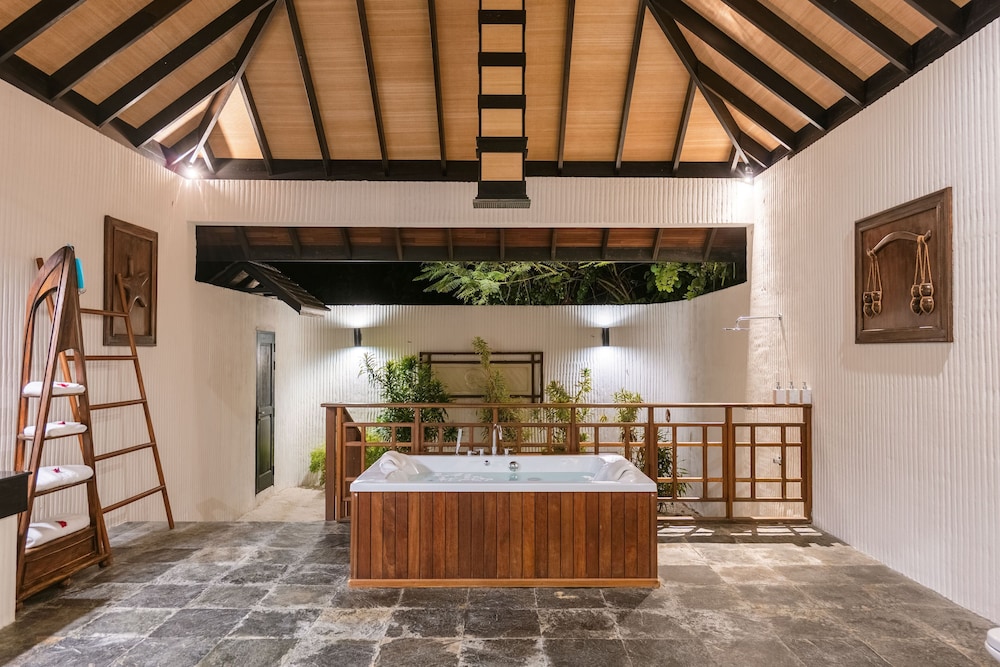 Hideaway Beach Resort and Spa 13/123