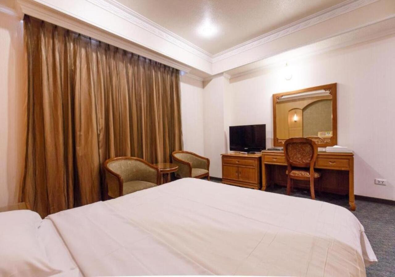 Champion Hotel 16/50