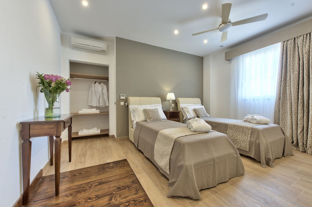 1 BEDROOM, DUPLEX, SUPERIOR