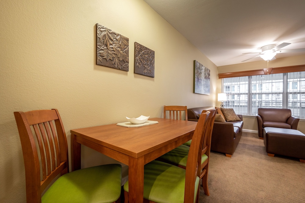 Capital Resorts Carriage Place 40/77