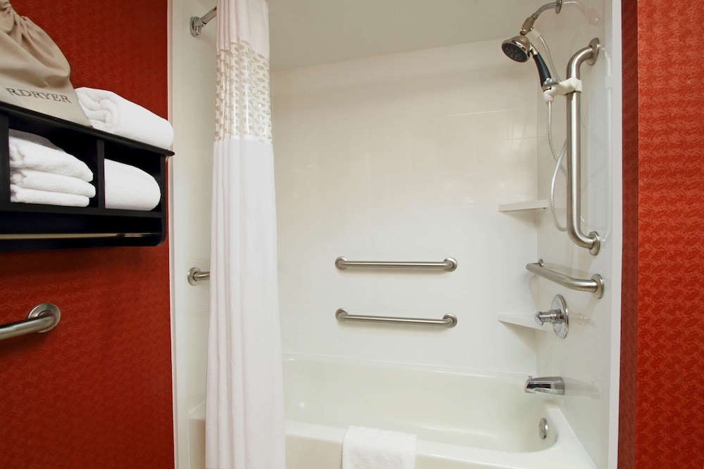 Hampton Inn Columbus-Airport 23/74