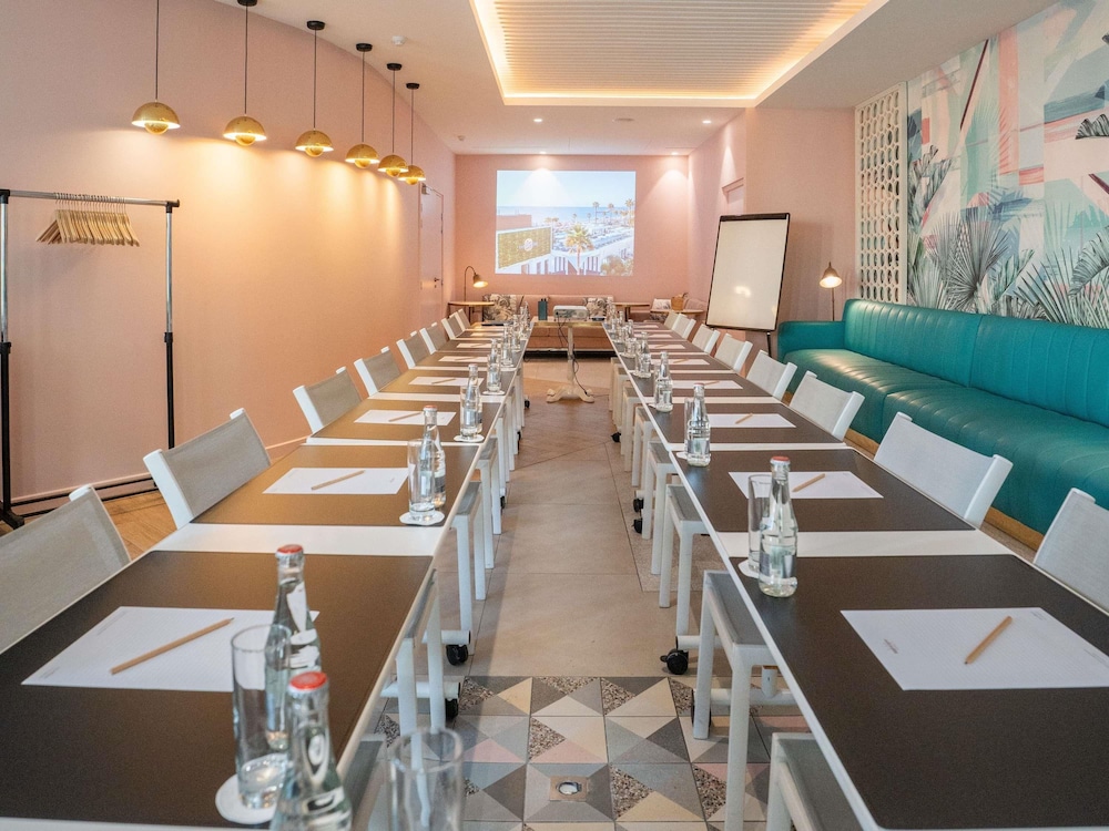 Mercure Villeneuve-Loubet Plage hotel 38/48