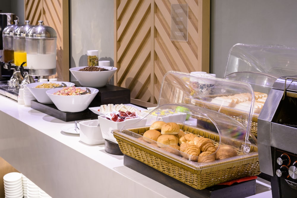 Shin Shin Hotel Jeju Airport (ex Hotel Kenny Story Premium Jeju Yeondong) 42/61