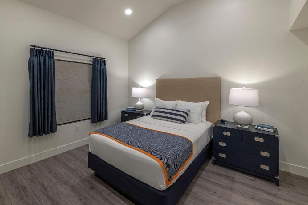 Fishermens Village Resort 12/48