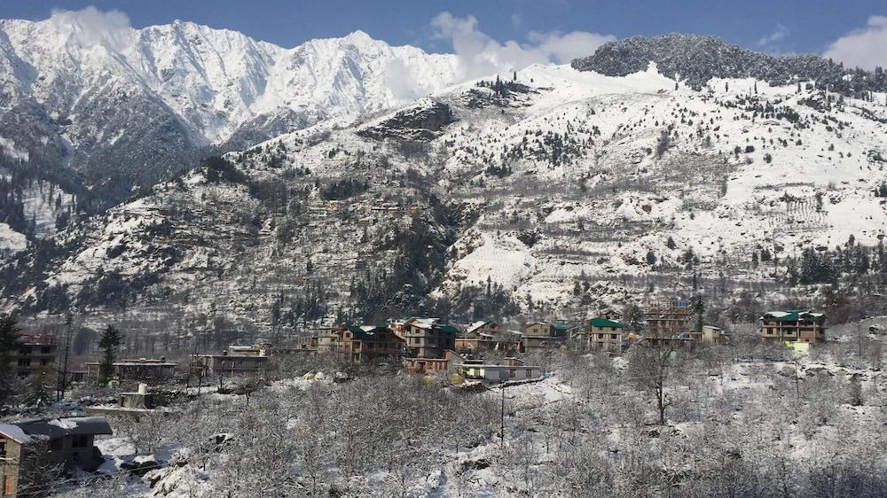 The Katoch Grand Resort 45/50