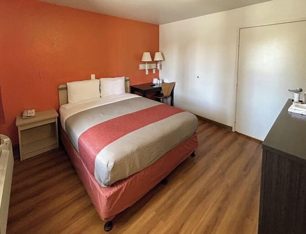 Studio6 Suites Bellflower, CA - Los Angeles 26/40