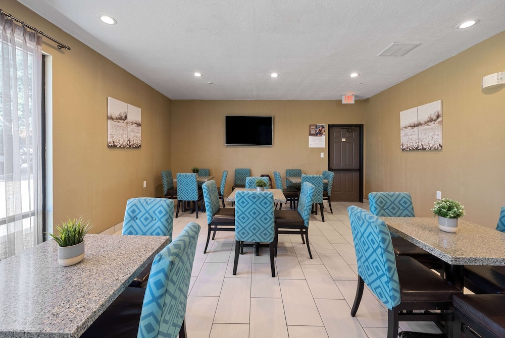 Days Inn by Wyndham Round Rock 33/43
