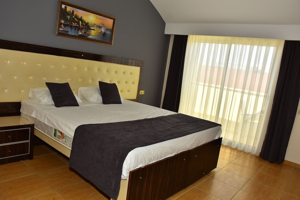 Nora Suit Hotel 12/50