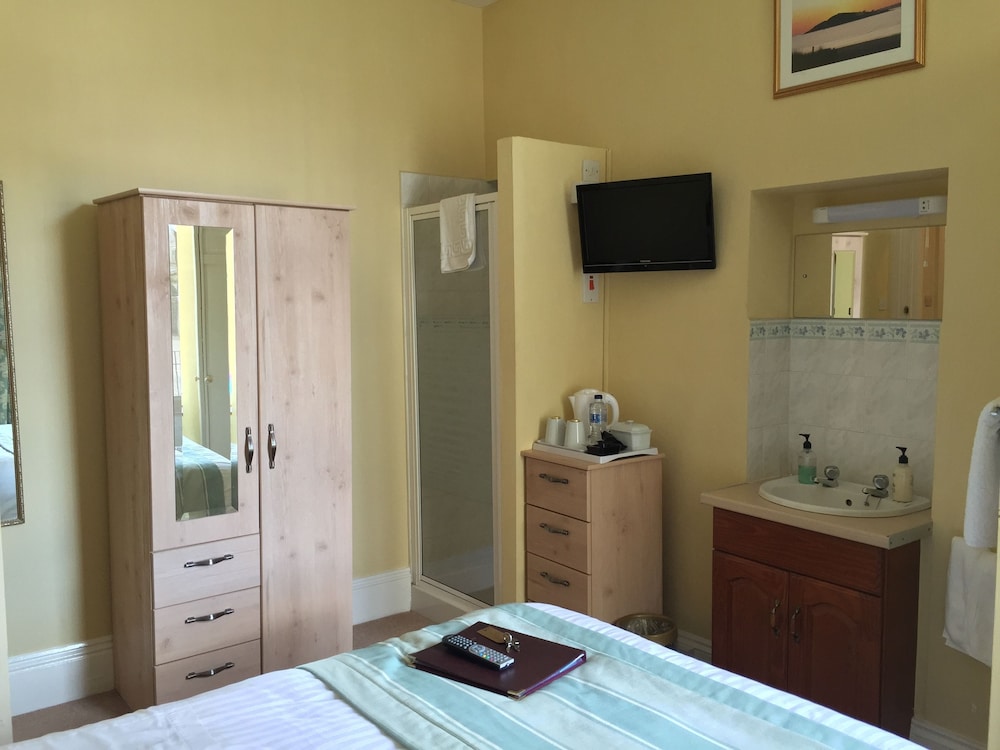 Edgcumbe Guest House 22/32