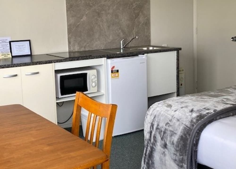 Chevron Motel 64/74