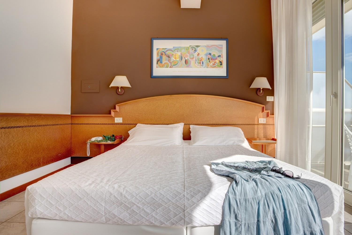 Deluxe, Double or Twin Bed, on the Side
