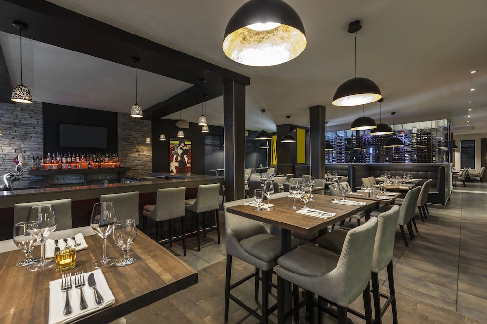 IMPERIA HOTEL & SUITES TERREBONNE 37/60