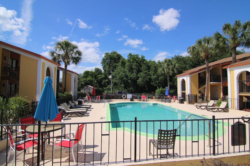 The Central Motel 30/55