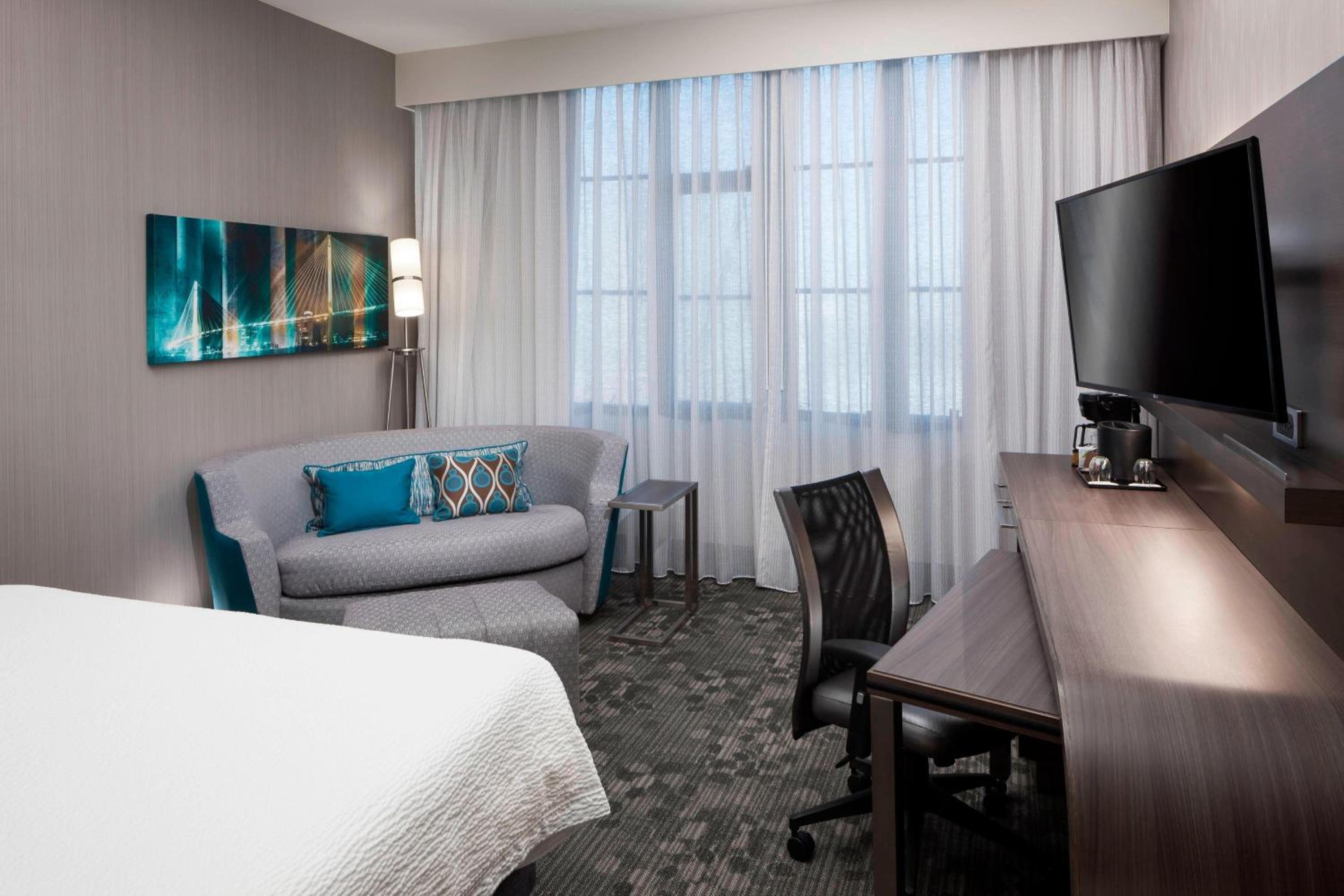 Room, King Bed, Bathtub, Accessible