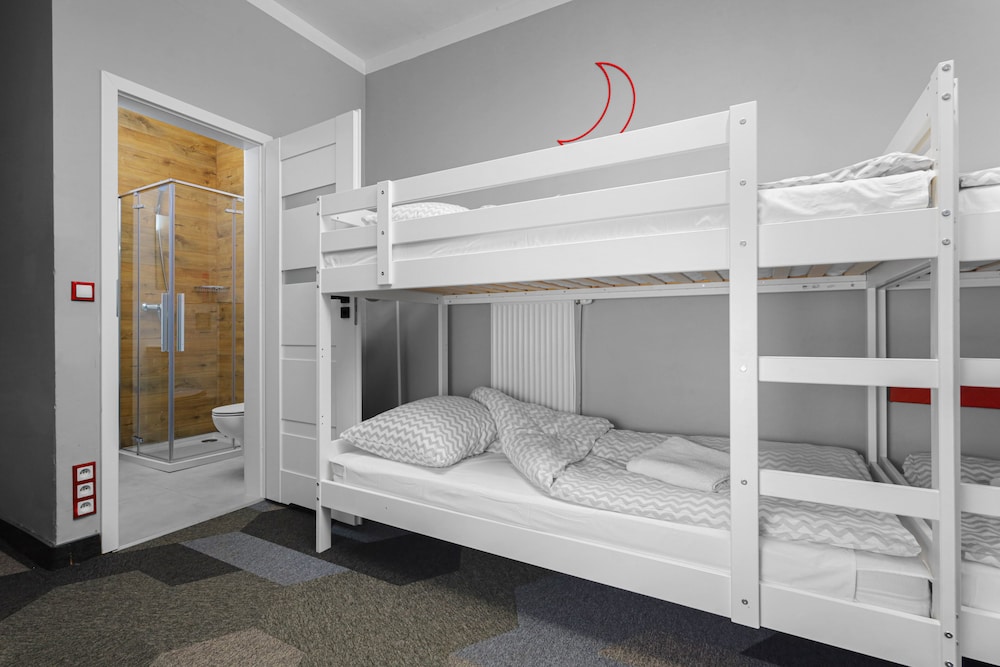 Moon Hostel New 18/28