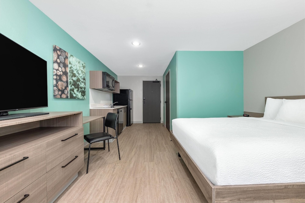 ECHO Suites Extended Stay by Wyndham Dallas Plano/Richardson 24/62