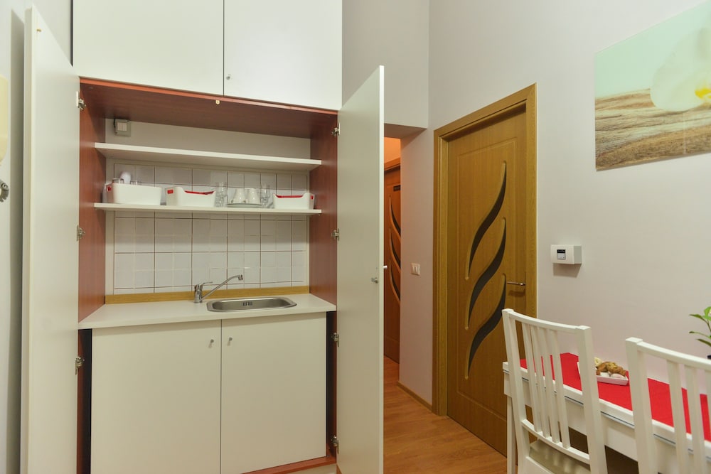 Trani B T Rooms 3/46