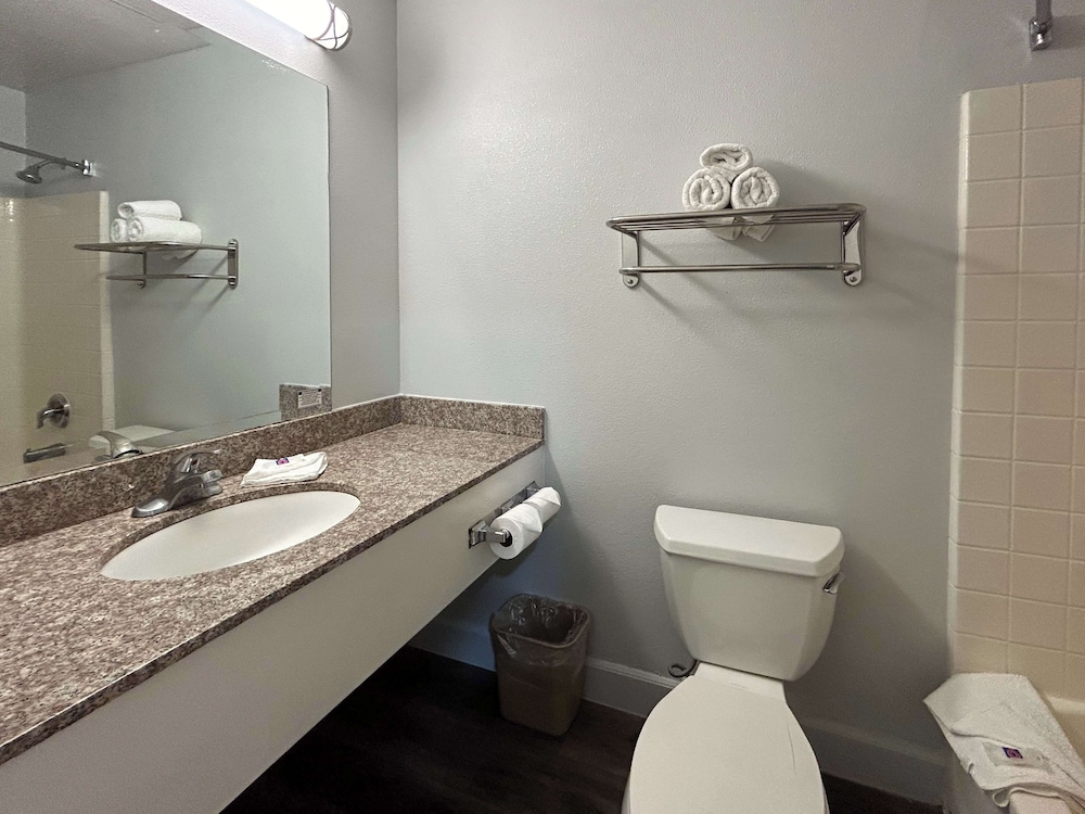 Motel6 Hesperia, CA - West Main Street - I-15 55/60