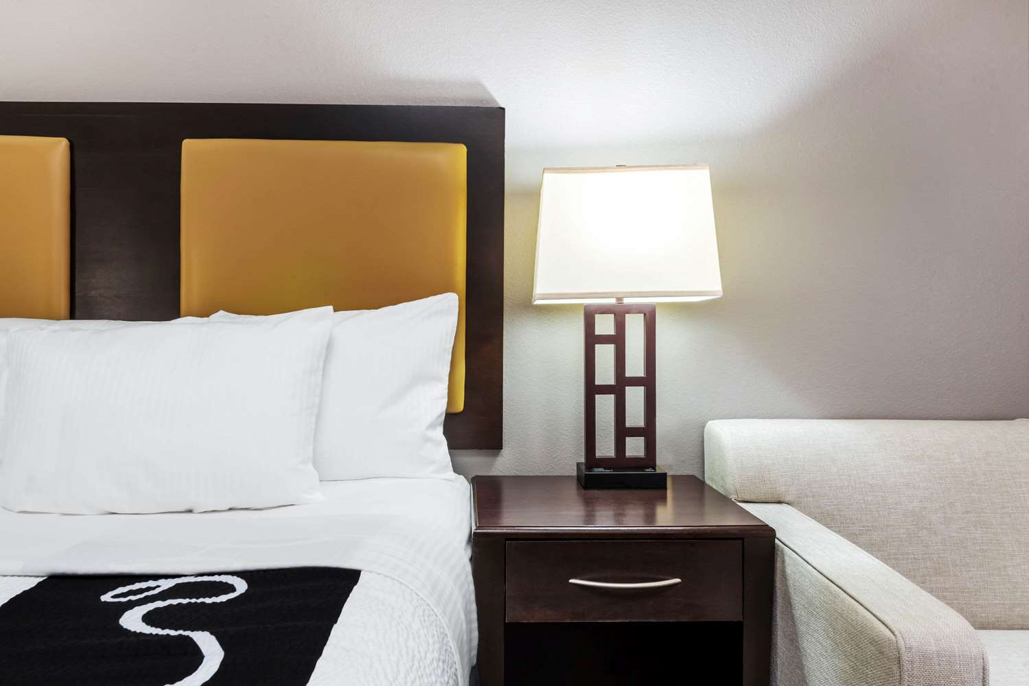 La Quinta Inn & Suites by Wyndham Orange 22/56