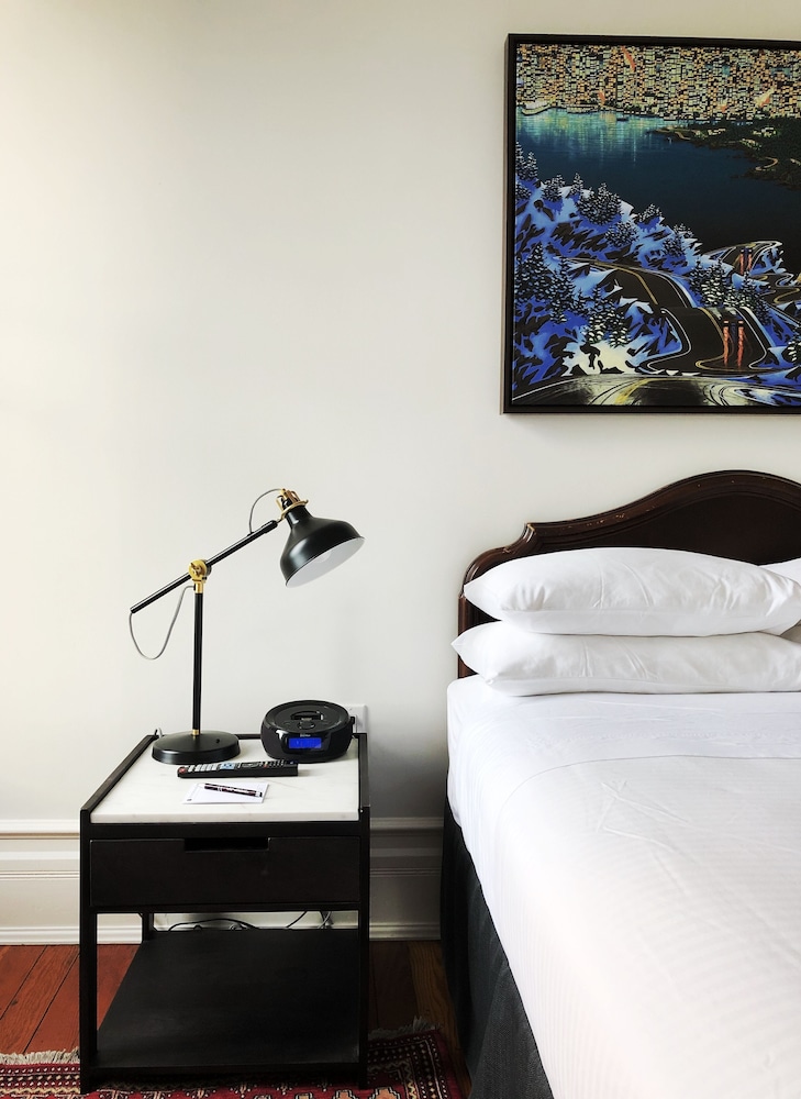 Victorian Hotel 36/74