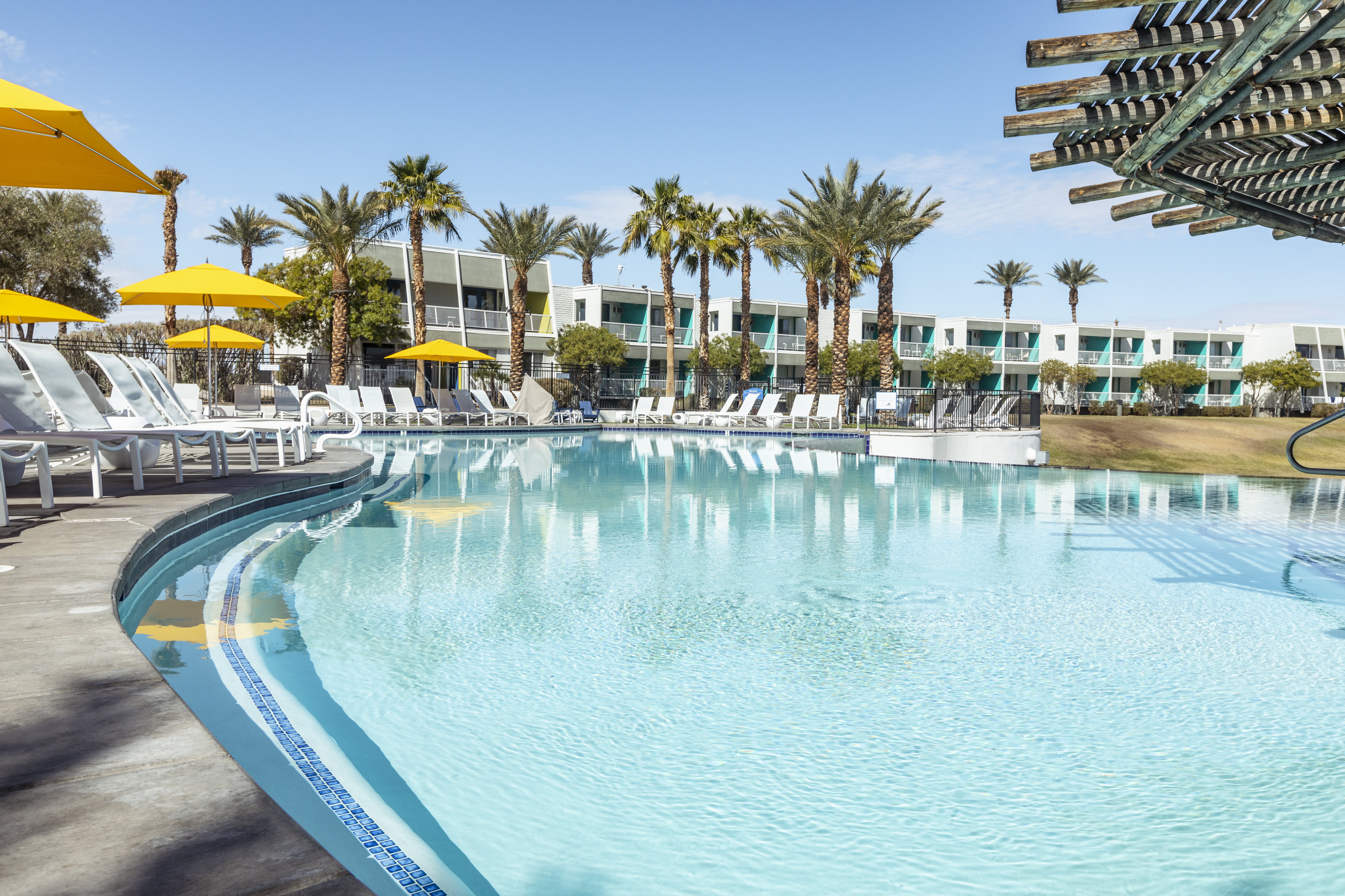 The Nautical Beachfront Resort 47/70