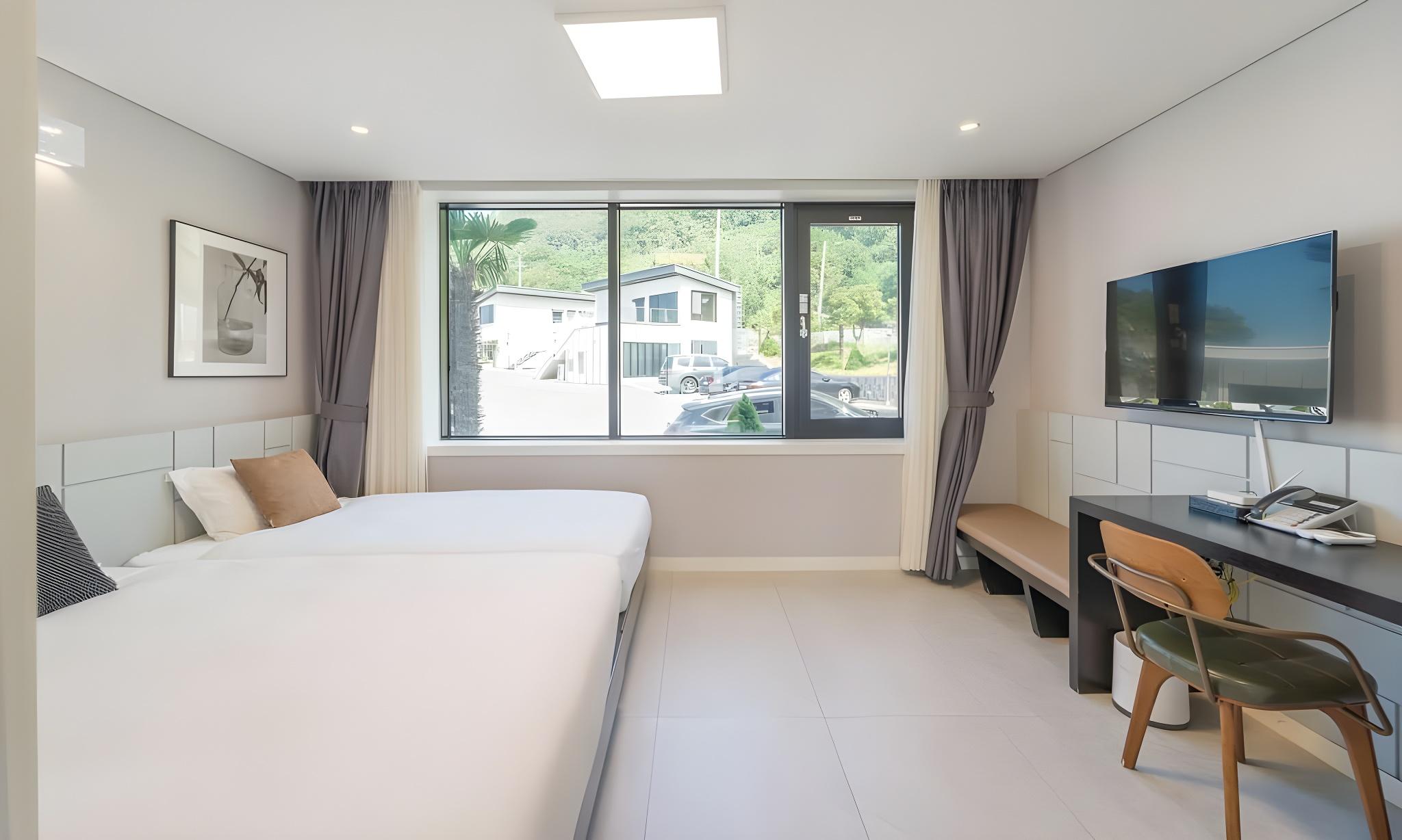 Study, Double Bed, Private Pool