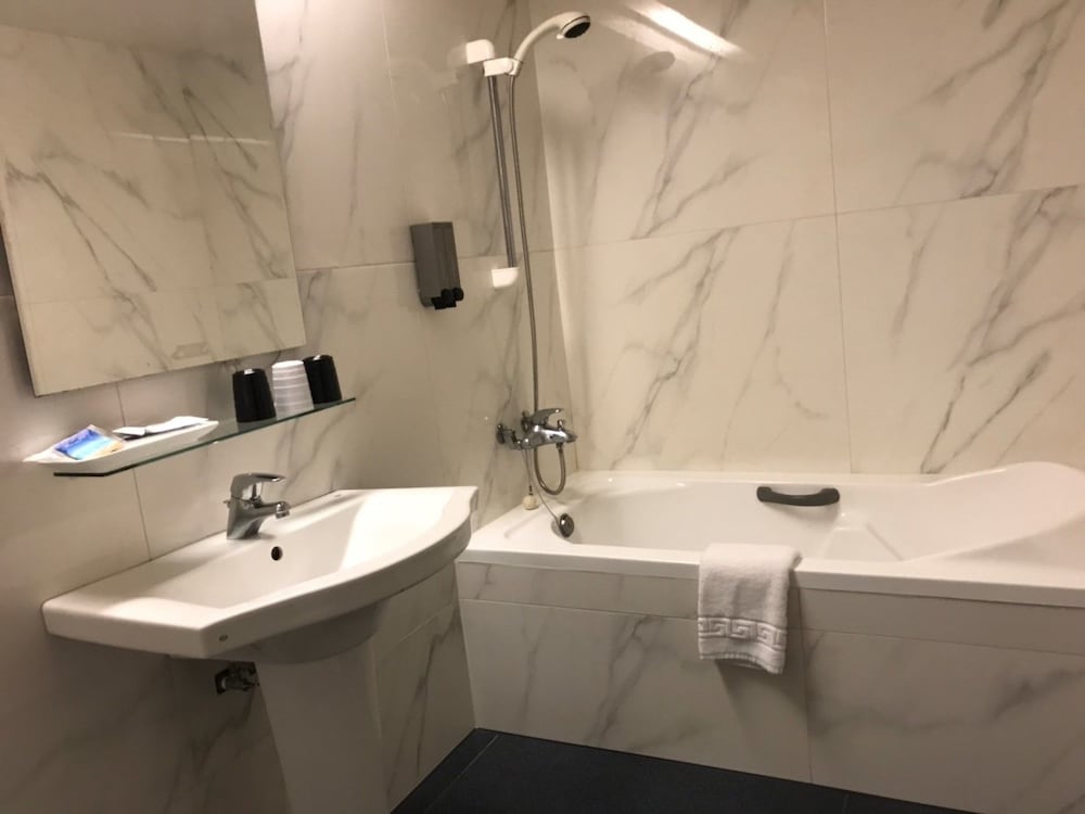 Hub Hotel Tucheng 56/59