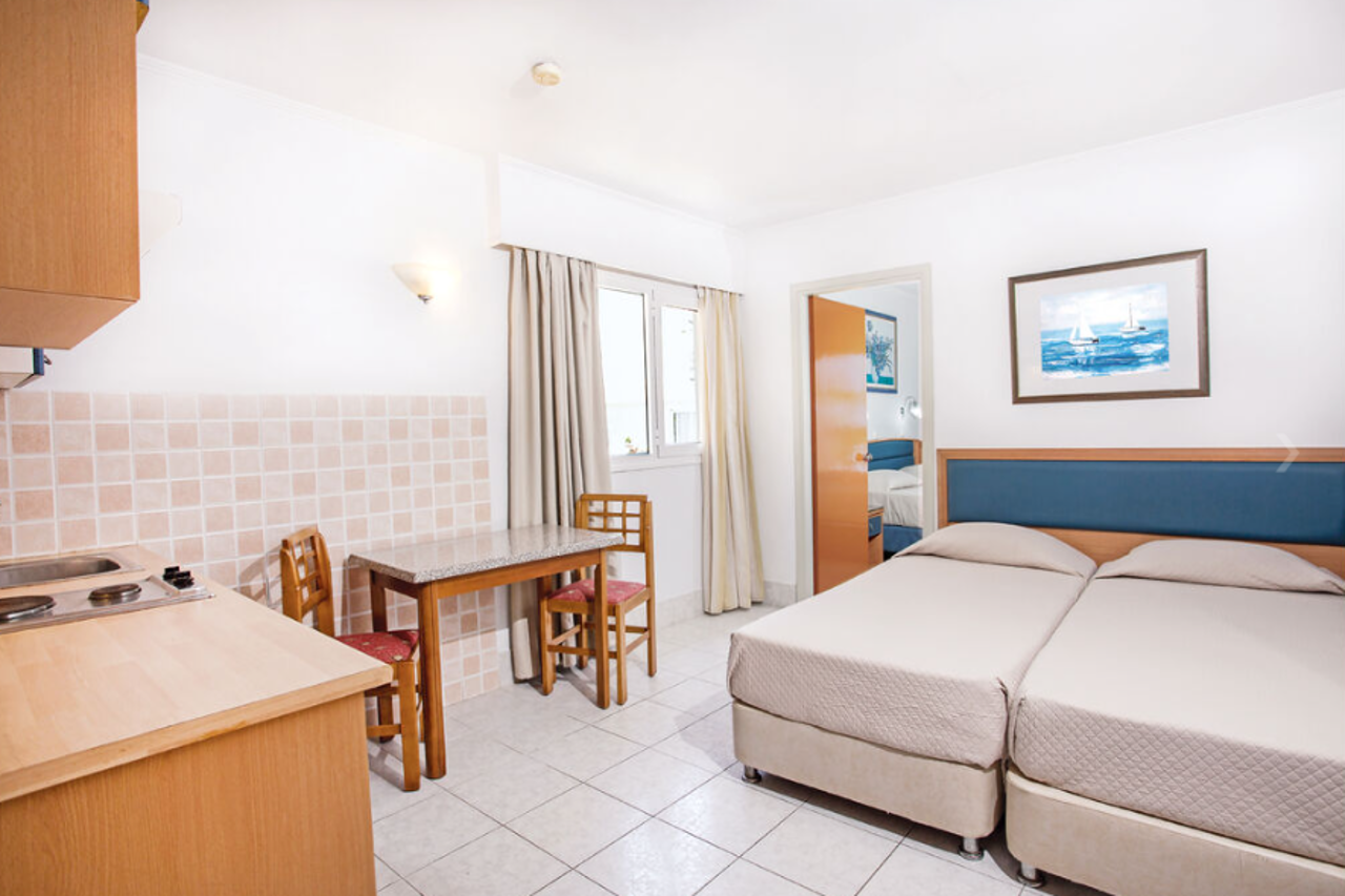 Atlantis Hotel 19/50