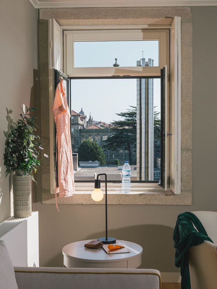 Menina Colina Guesthouse 50/50
