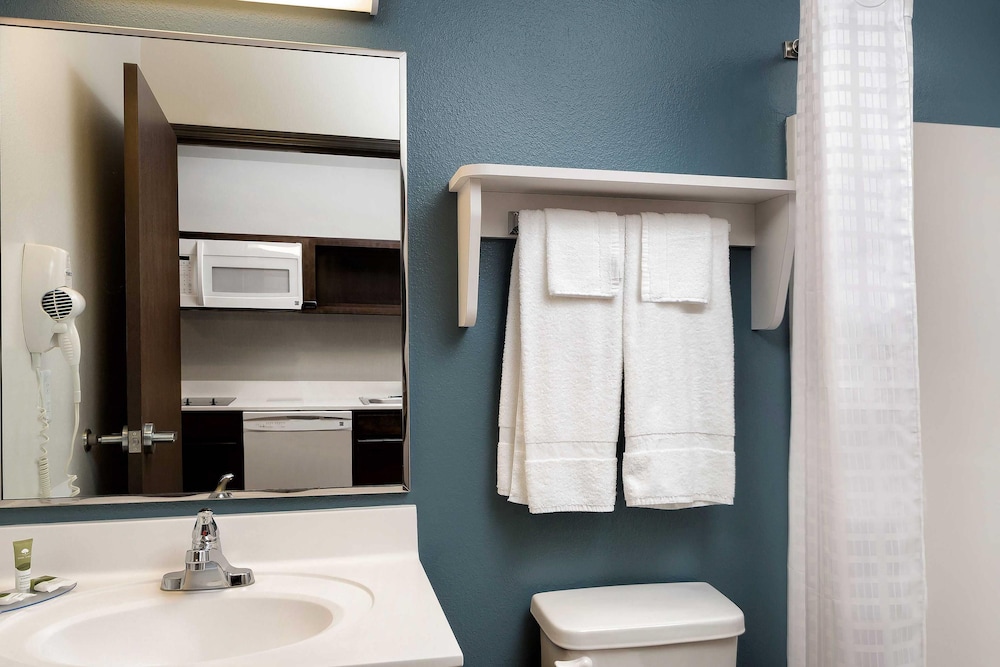 WoodSpring Suites Houston IAH Airport 44/48