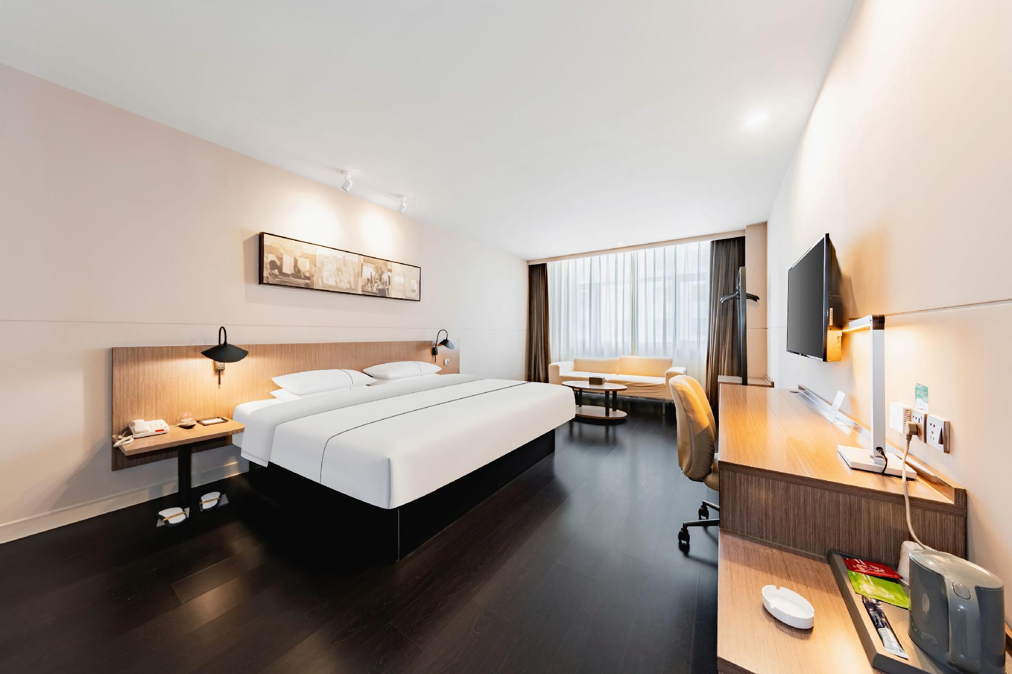 Jinjiang Inn Select (Metro Station Store of Genghis Khan Plaza in Hohhot) 24/48