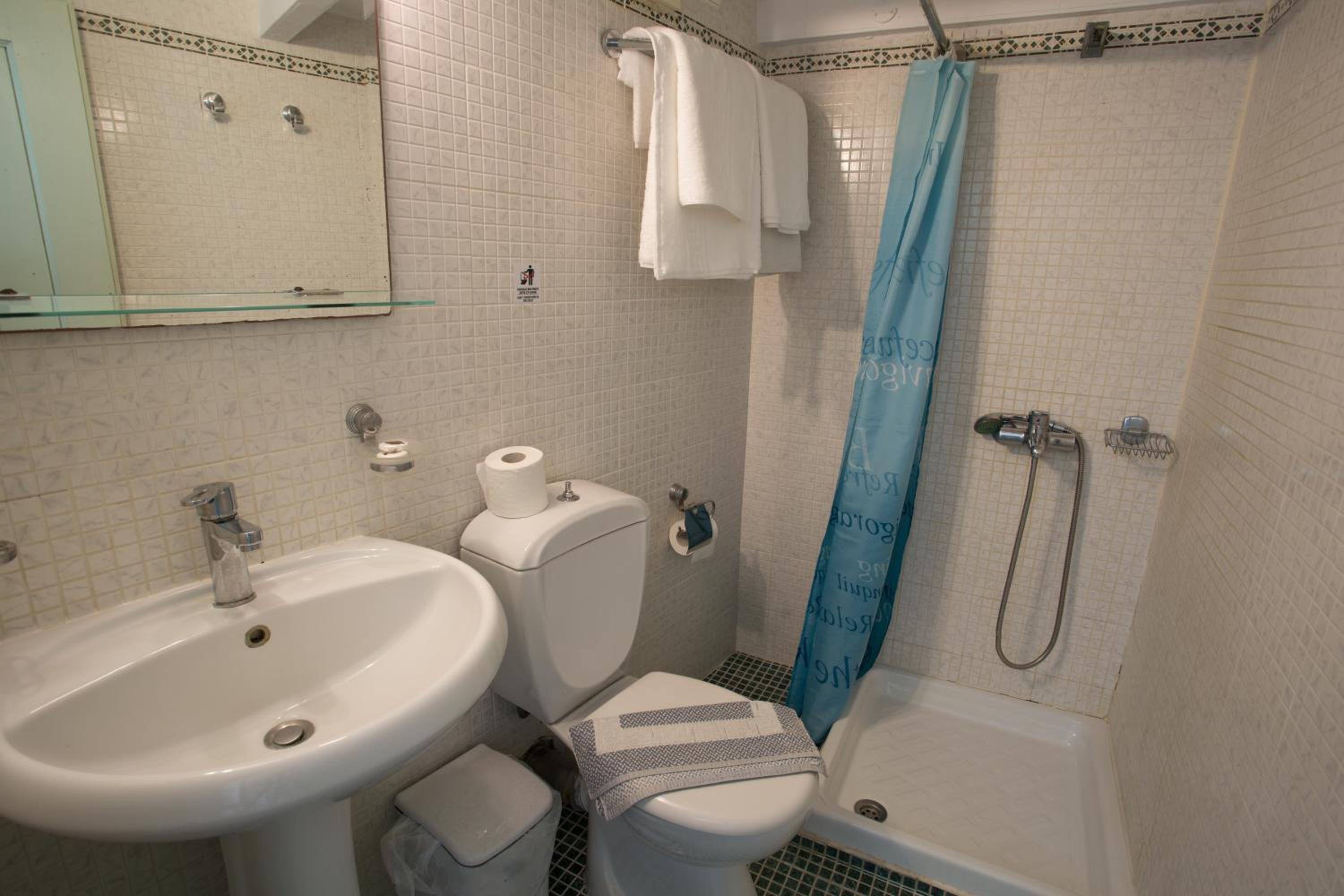 Room, Quadruple, Double and Twin Beds