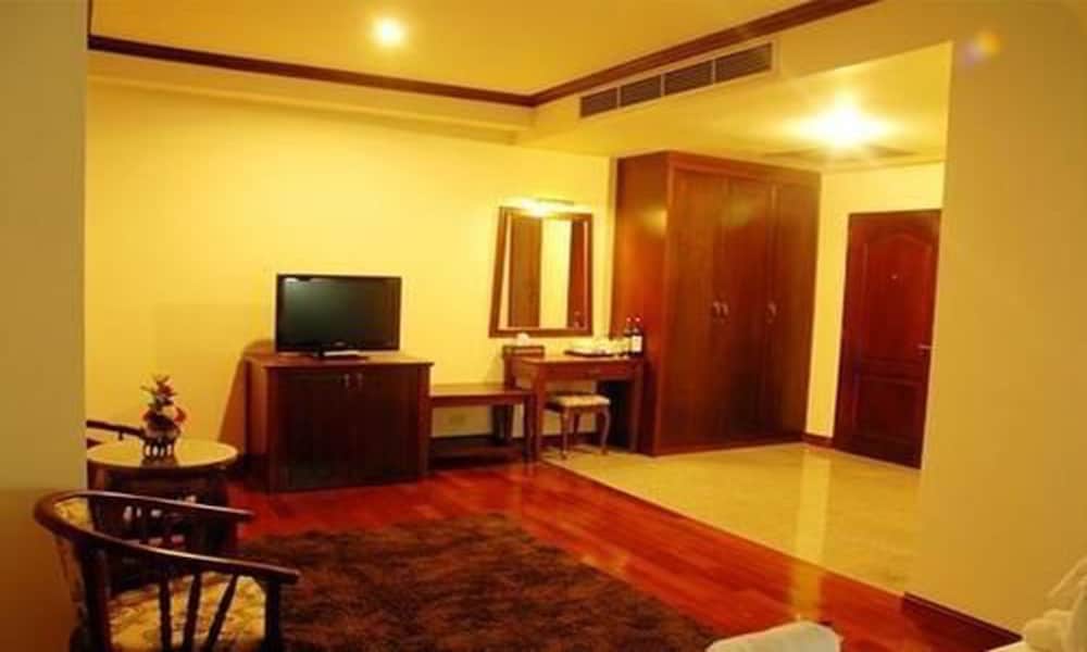 Arawan Riverside Hotel 59/65
