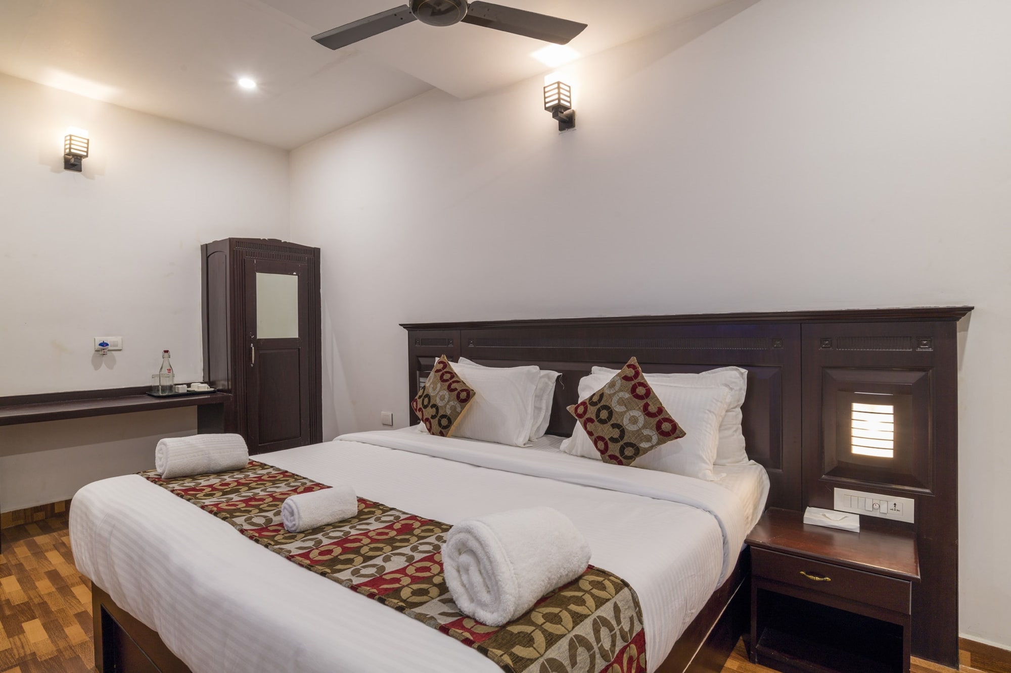 Traditional, King Bed, Smoking, Accessible