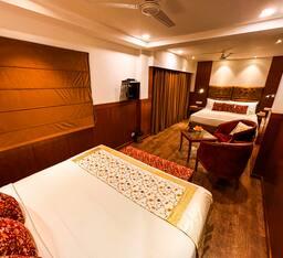 Room, Quadruple