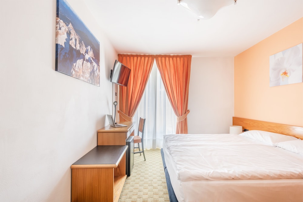 Alpina Hotel 18/68