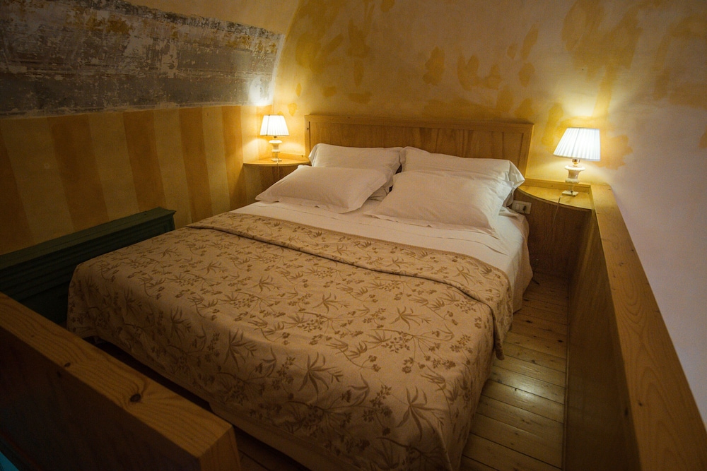 Duplex, Standard, 1 Queen and 1 Single Bed, Two Story
