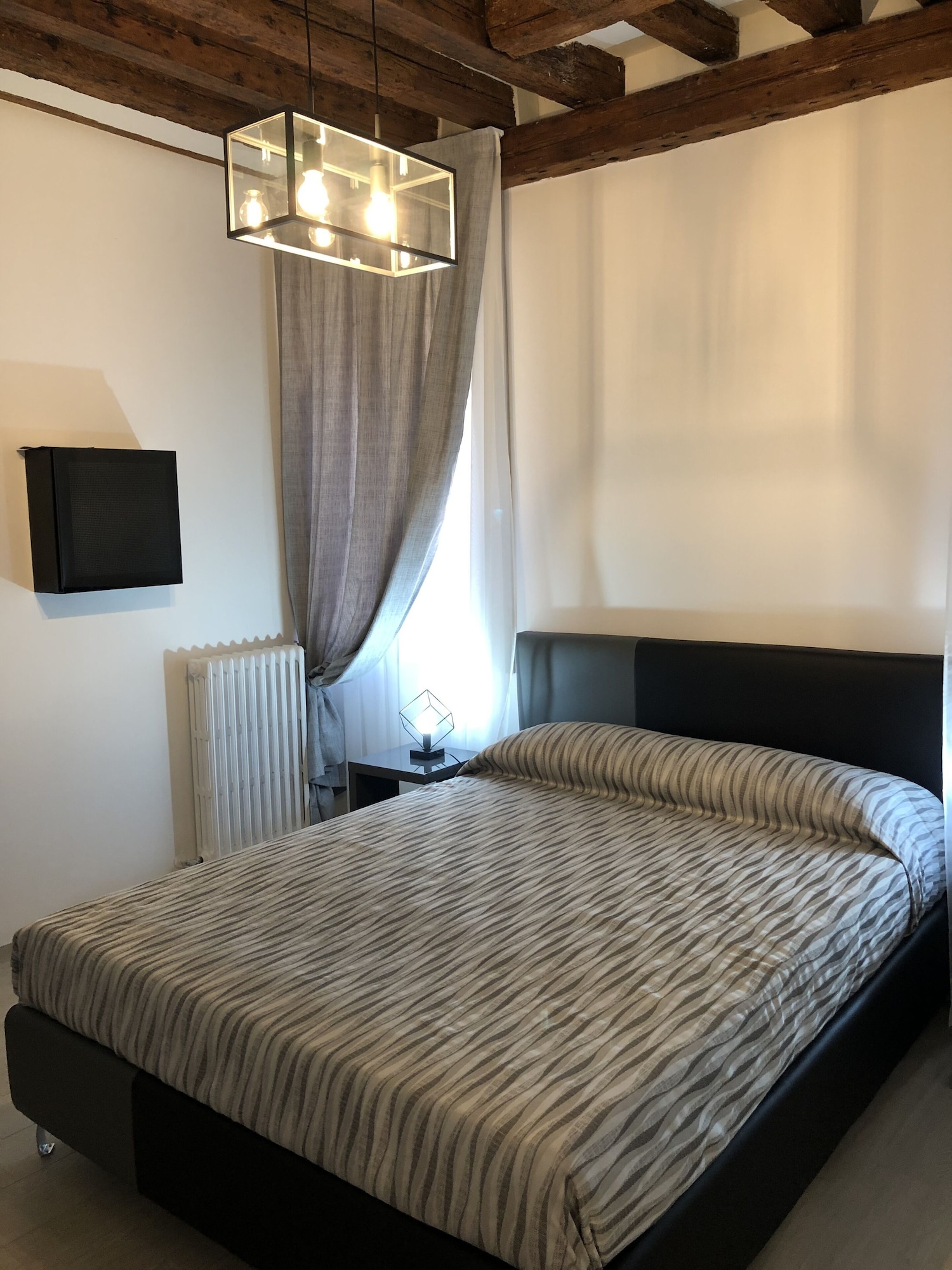 DELUXE, DOUBLE BED, ANNEX