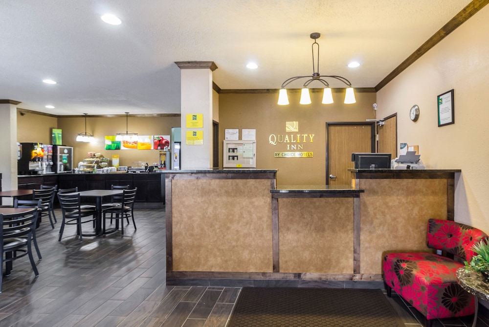 Econo Lodge Luverne I-90 3/27