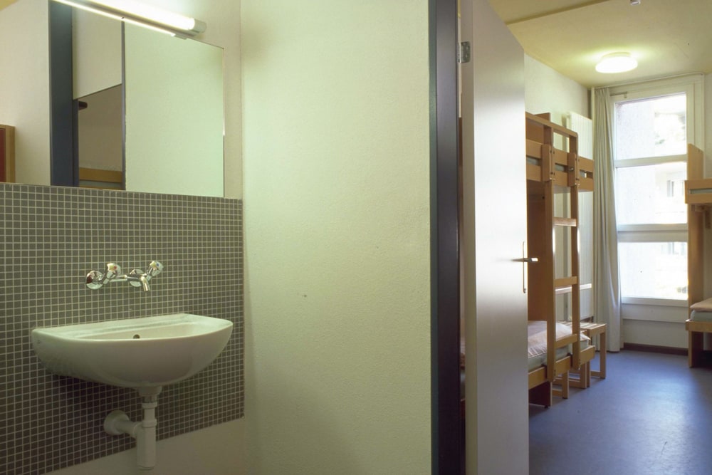 Zurich Youth Hostel 60/61