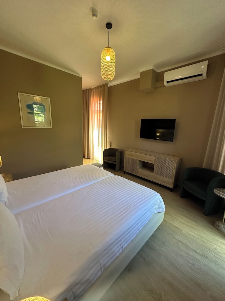 Economy, Twin Beds
