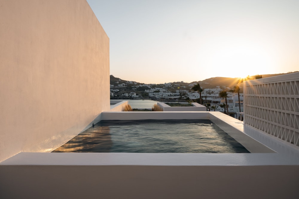 CUBIC Mykonos Seafront Design Suites 50/58