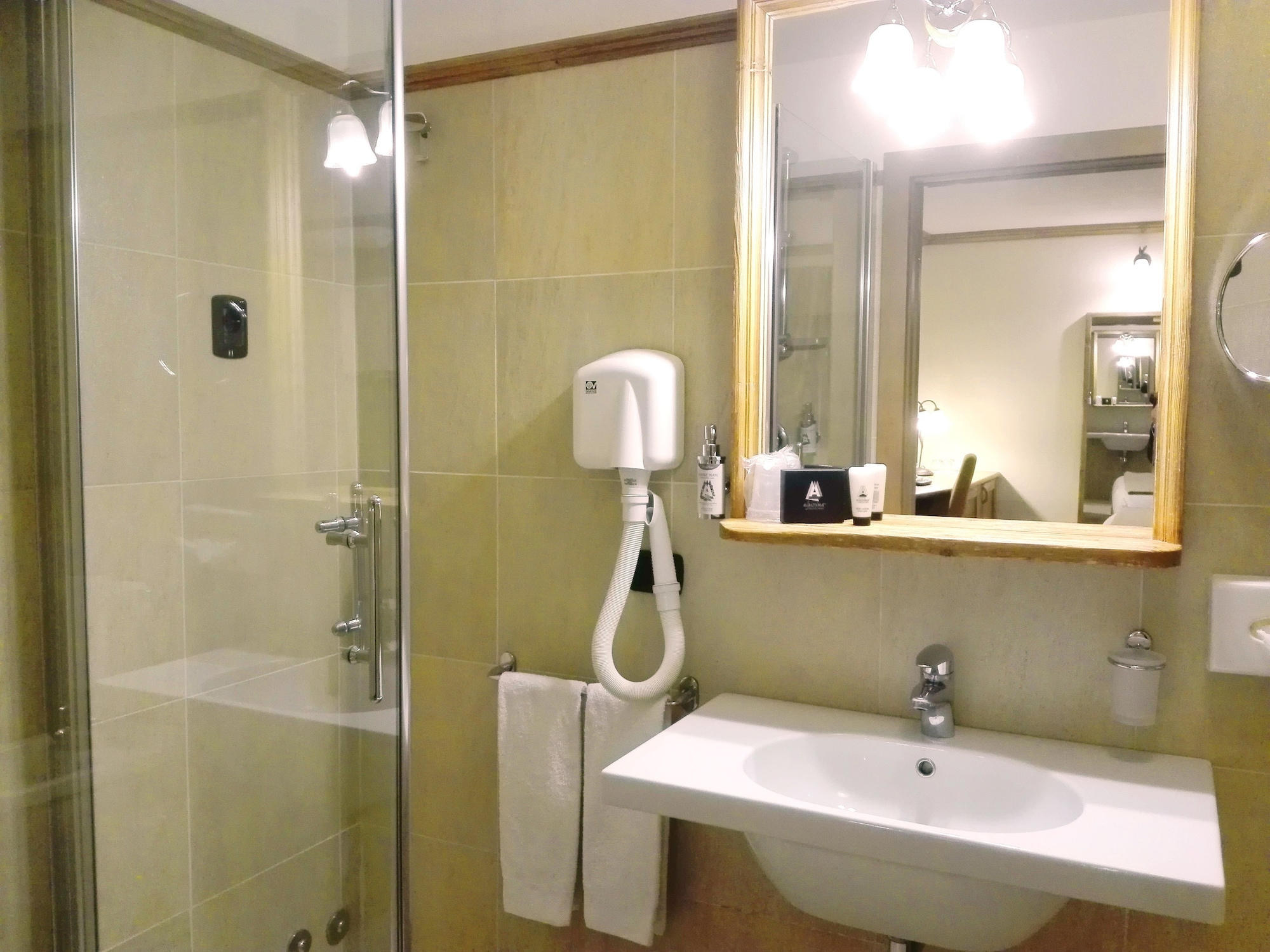 Suite, Double Bed, Two Story, Sofa 3/3