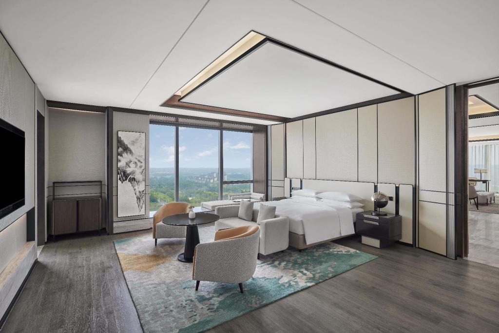 1 Bedroom, Presidential, Suite, King Bed, Executive Lounge Access