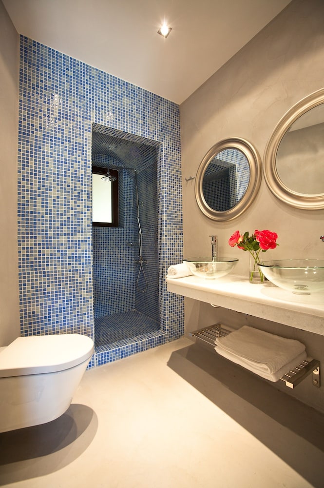 Forest Suites Boutique Hotel 77/79