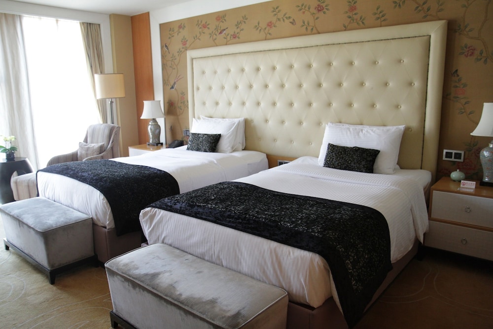 DELUXE, EXECUTIVE, TWIN BEDS