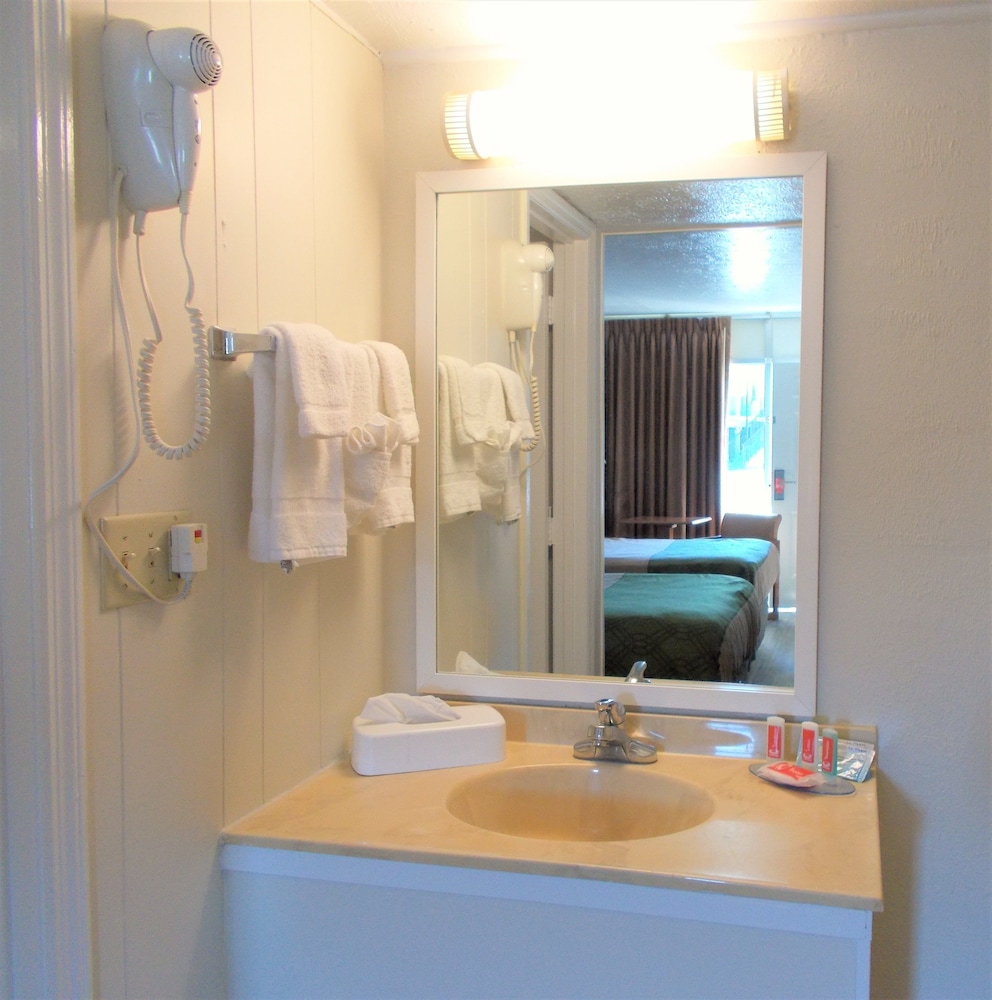 Econo Lodge Conway Central 22/27