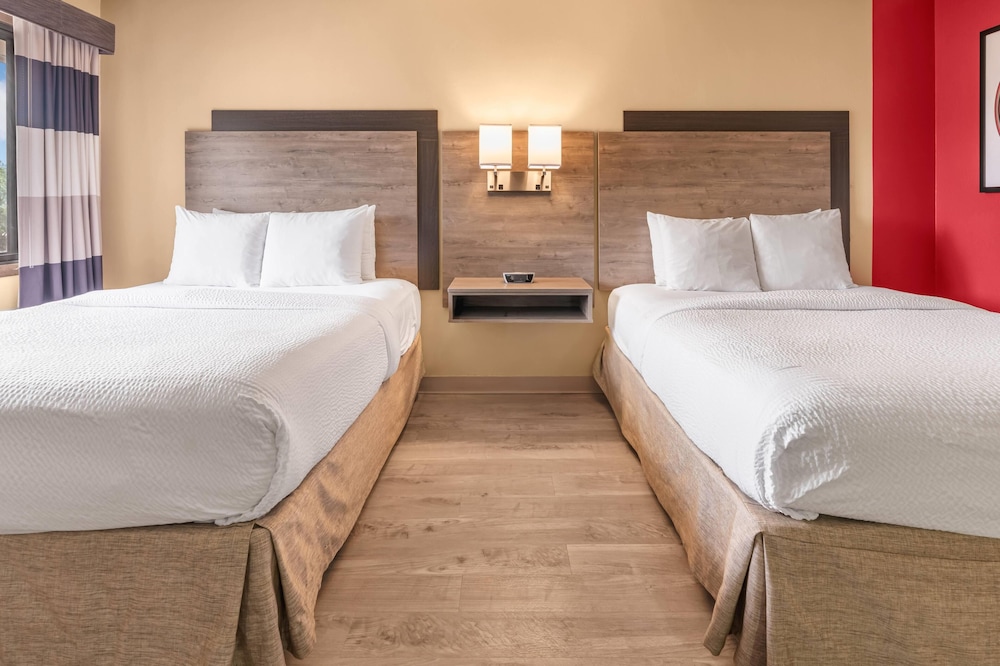 Classic, Single, 2 Queen Beds, Accessible